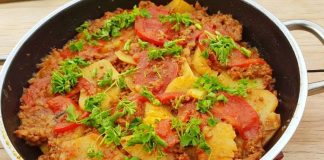 Patates oturtma, Türk mutfağının geleneksel tarifleri arasında önemli bir yere sahiptir. Hem doyurucu hem de lezzetli oluşuyla nesilden nesile aktarılan bu yemek, özellikle ev sofralarının vazgeçilmezlerinden biridir. Patatesin tok tutucu özelliği ile kıymanın besleyici gücü birleştiğinde ortaya çıkan uyum, damaklarda iz bırakan bir tat oluşturur. Konulu bir haber görseli.