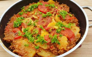 Patates oturtma, Türk mutfağının geleneksel tarifleri arasında önemli bir yere sahiptir. Hem doyurucu hem de lezzetli oluşuyla nesilden nesile aktarılan bu yemek, özellikle ev sofralarının vazgeçilmezlerinden biridir. Patatesin tok tutucu özelliği ile kıymanın besleyici gücü birleştiğinde ortaya çıkan uyum, damaklarda iz bırakan bir tat oluşturur. Konulu bir haber görseli.