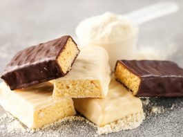 Protein Barlar: Sağlıklı Atıştırmalıkların Yükselen Trendi Günümüzde protein barlar, sporcular, yoğun çalışanlar ve sağlıklı beslenmeyi tercih eden kişiler arasında giderek popülerleşiyor. Bu barlar, pratik ve taşınabilir yapıları sayesinde, hızlı enerji ve protein ihtiyacını karşılamak için ideal bir seçenek sunuyor. Protein barlar, özellikle spor sonrası kas onarımı ve tok kalma süresi açısından önemli bir rol oynuyor. Konulu bir haber görseli.