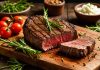 Günümüzde sağlıklı beslenme alışkanlıkları, proteinli yemekler ile destekleniyor. Protein, vücudun temel yapı taşlarından biri olarak kas gelişimi, bağışıklık sistemi ve enerji üretimi için kritik bir rol oynar. Özellikle spor yapan veya yoğun iş temposuna sahip bireyler için protein alımı, günlük yaşamın verimliliğini artırır. Konulu bir haber görseli.