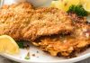 Schnitzel, Almanya ve Avusturya mutfaklarının en bilinen yemeklerinden biridir. İnce dilimlenmiş etin pane harcıyla kaplanıp kızartılmasıyla elde edilen bu lezzet, hem sokak yemekleri hem de restoran menülerinde sıklıkla yer alır. İsmi Almanca “dilim” anlamına gelen “Schnitt” kelimesinden türemiştir ve geleneksel olarak dana veya tavuk eti kullanılır. Konulu bir haber görseli.