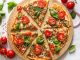 Sebzeli Pizza: Sağlıklı Lezzetin Zirvesi Sebzeli pizza, İtalyan mutfağının klasik pizzalarından türeyen sağlıklı ve lezzetli bir alternatiftir. Bu pizza çeşidi, özellikle taze sebzeler ve peynir kombinasyonuyla sofralara renk ve aroma katar. İlk olarak Napoli’de ortaya çıkan pizza kültürü, sebzelerin kullanımıyla daha sağlıklı ve hafif bir boyut kazanmıştır. Konulu bir haber görseli.