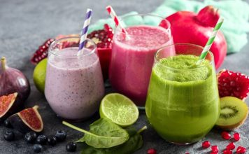 Smoothie, taze meyve ve sebzelerin blender yardımıyla püre haline getirilmesiyle hazırlanan sağlıklı içeceklerdir. Son yıllarda sağlıklı beslenme trendlerinin yükselmesiyle birlikte smoothie tüketimi oldukça artmıştır. Bu içecekler, vitamin ve mineral açısından zengin oldukları için hem enerji verir hem de bağışıklık sistemini güçlendirir. Konulu bir haber görseli.