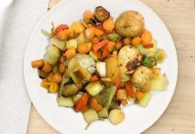 Sote sebze, hem pratik hazırlanışı hem de sağlıklı yapısıyla sofralarda sıkça tercih edilen yemeklerden biridir. Sebzelerin kendi doğallığını ve vitaminlerini koruyarak kısa sürede pişirilmesi, bu yöntemi diğer pişirme yöntemlerinden ayırır. Özellikle günümüzde sağlıklı beslenmeye verilen önemin artmasıyla birlikte sote sebze tarifleri daha fazla ilgi görmeye başlamıştır. Konulu bir haber görseli.