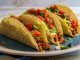 Taco: Meksika Mutfağının Efsane Sokak Lezzeti Taco, Meksika mutfağının en bilinen ve sevilen sokak lezzetlerinden biridir. Mısır veya buğday bazlı tortilla içine çeşitli malzemelerin doldurulmasıyla hazırlanır. Tarihi, yüzyıllar öncesine dayanan taco, Meksika halkının günlük beslenmesinde önemli bir yere sahiptir. Konulu bir haber görseli.