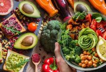 Günümüzde sağlıklı yaşam ve çevre bilincinin artmasıyla birlikte vegan yemekler daha fazla ilgi görüyor. Vegan beslenme, hayvansal ürünlerin tümünden kaçınmayı temel alır ve yalnızca bitkisel kaynaklı besinlerle beslenmeyi öngörür. Bu yaklaşım, hem sağlığın korunmasına hem de etik açıdan hayvan haklarının gözetilmesine yardımcı olur. Konulu bir haber görseli.